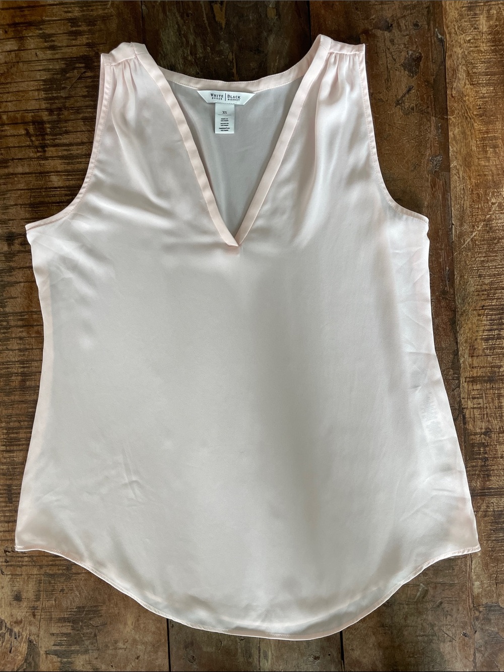 White House Black Market Silk-Feel V-Neck Shell - Pale Pink